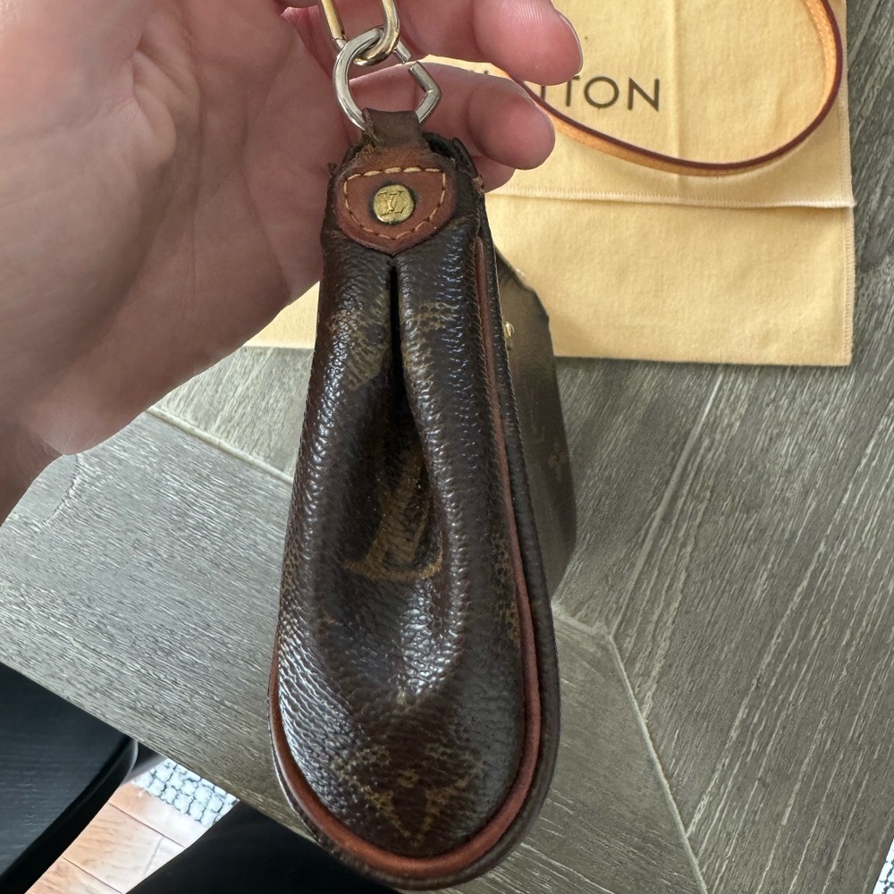 Louis Vuitton Eva Clutch - Picture 7 of 7